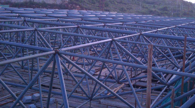 宣威概述网架加工中对钢材的质量的过细恳求